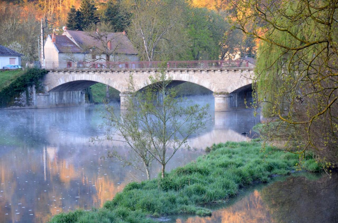 Au Bord De L'Eau Appartement 50 M2 Chambon-sur-Voueize Bagian luar foto