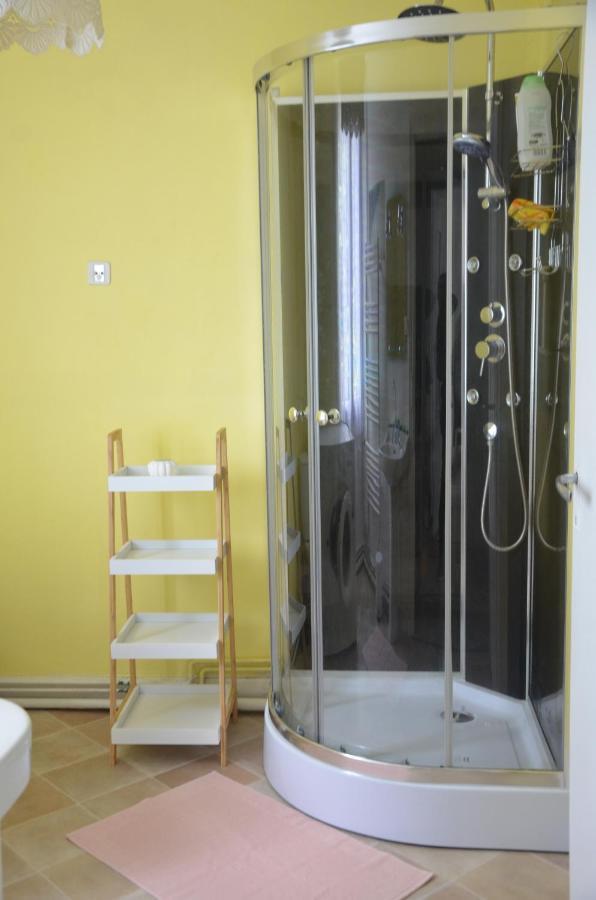 Au Bord De L'Eau Appartement 50 M2 Chambon-sur-Voueize Bagian luar foto