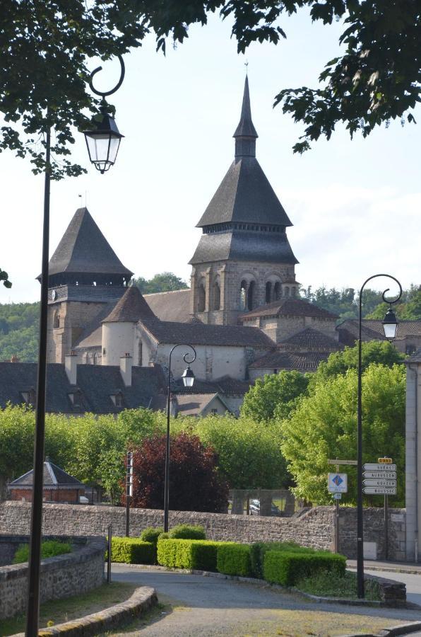 Au Bord De L'Eau Appartement 50 M2 Chambon-sur-Voueize Bagian luar foto