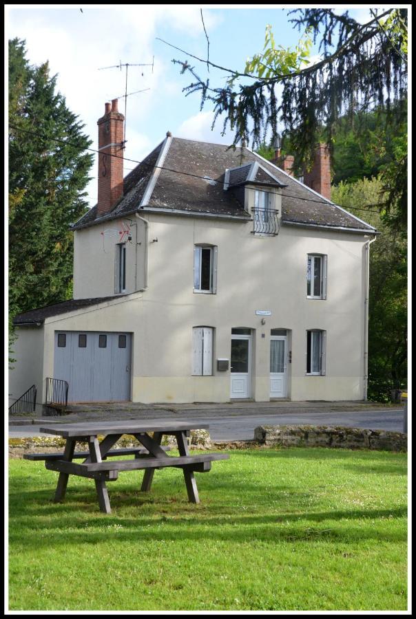 Au Bord De L'Eau Appartement 50 M2 Chambon-sur-Voueize Bagian luar foto