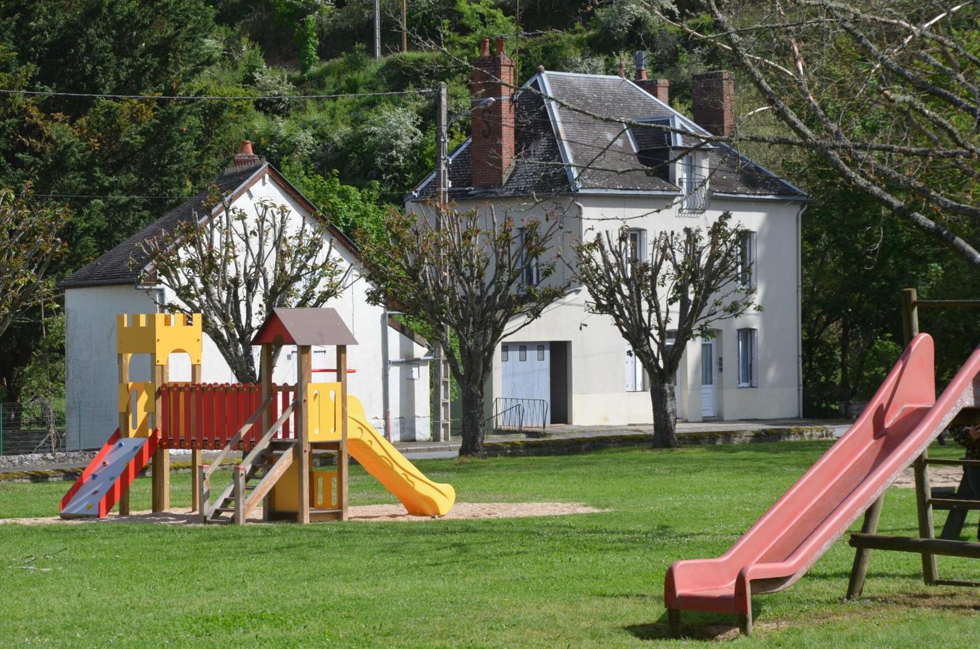 Au Bord De L'Eau Appartement 50 M2 Chambon-sur-Voueize Bagian luar foto